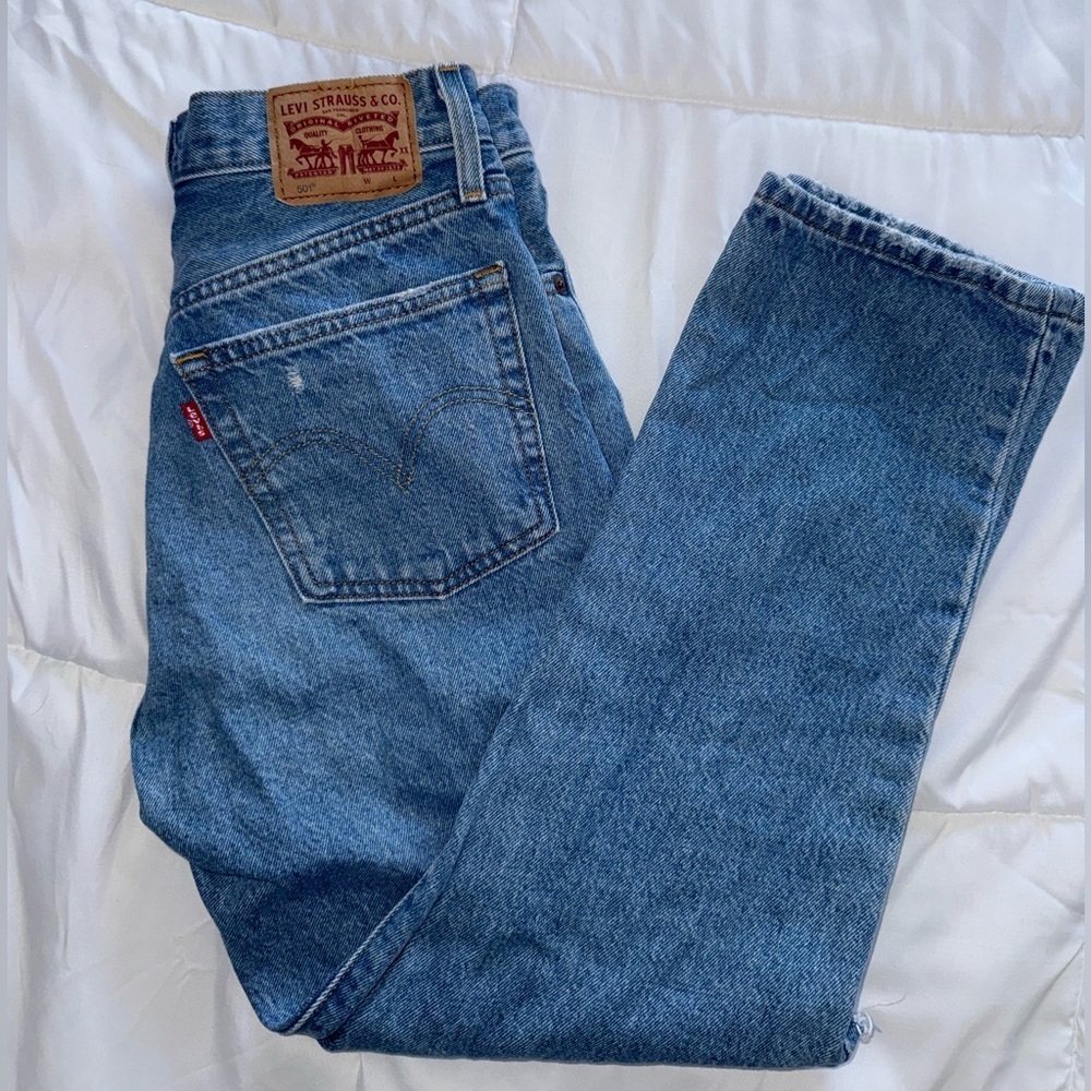 Levi’s Women’s 501 Original Fit Distressed Denim Jeans Size 25 Length 26 - Picture 8 of 8